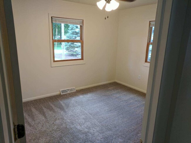 Building Photo - 12916 Ventura Blvd