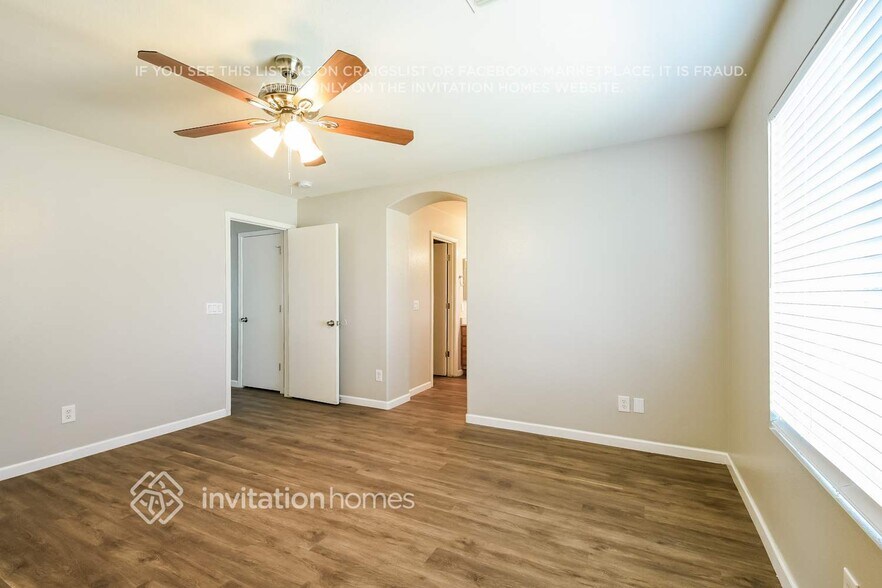 Building Photo - 8614 W Echo Ln