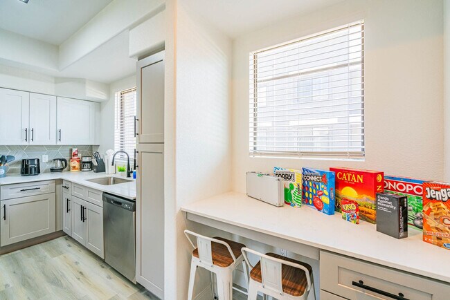 Building Photo - 6610 N 93rd Ave