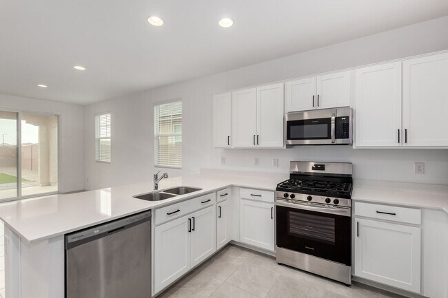 Building Photo - Charming 3-Bed Rental with Spacious Yard