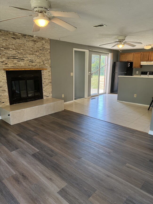 Building Photo - 7810 Fernbank Ct