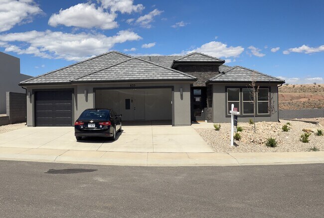 Building Photo - 625 S Savio Dr