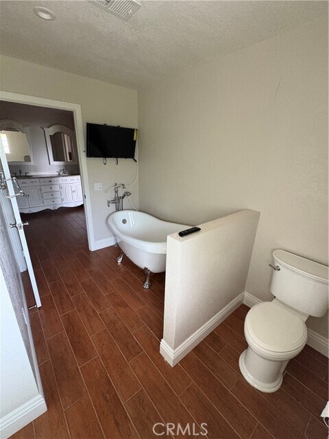 Building Photo - 1740 Orangewood Ave