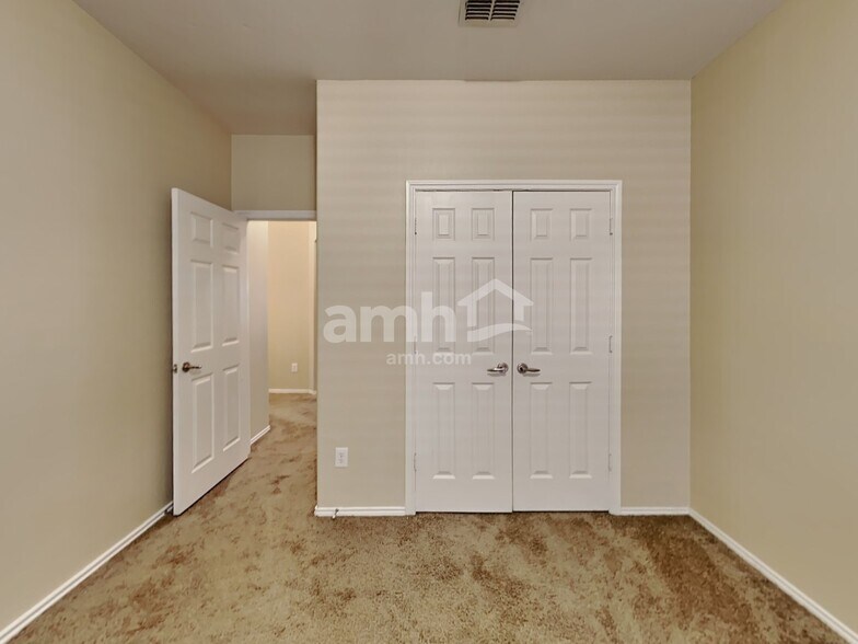 Building Photo - 13321 Evergreen Dr