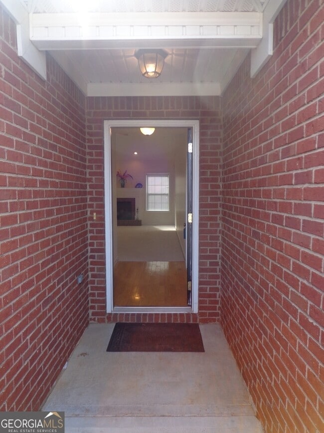 Building Photo - 2 Mill Ridge Pl