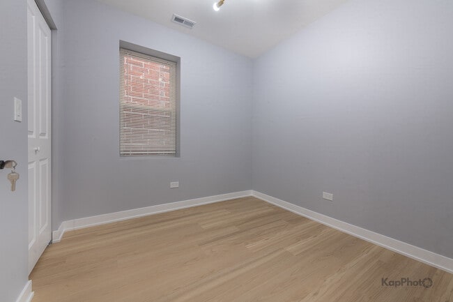 Building Photo - 2821 S Emerald Ave