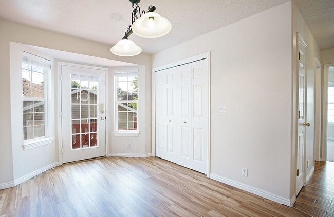 Building Photo - 1026 E 100 S