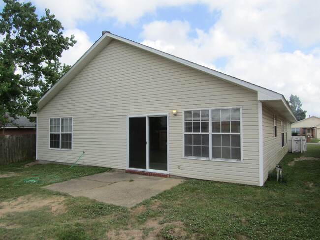 Building Photo - Updated 3-Bed, 2-Bath Home in Charter Oaks...
