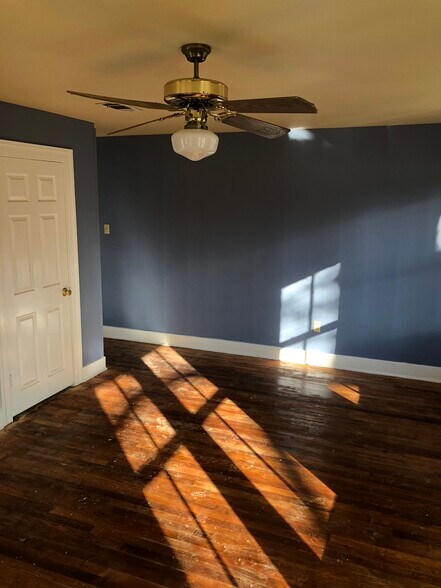 Building Photo - 5519 Lavey Ln