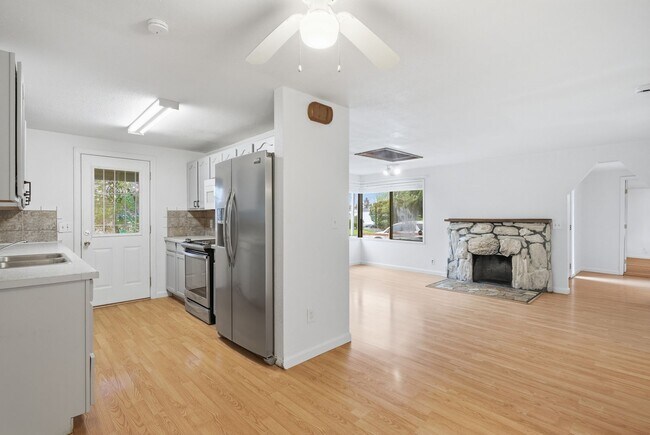 Building Photo - 3 BD | 2 BA Home with Great Backyard & Fireplace