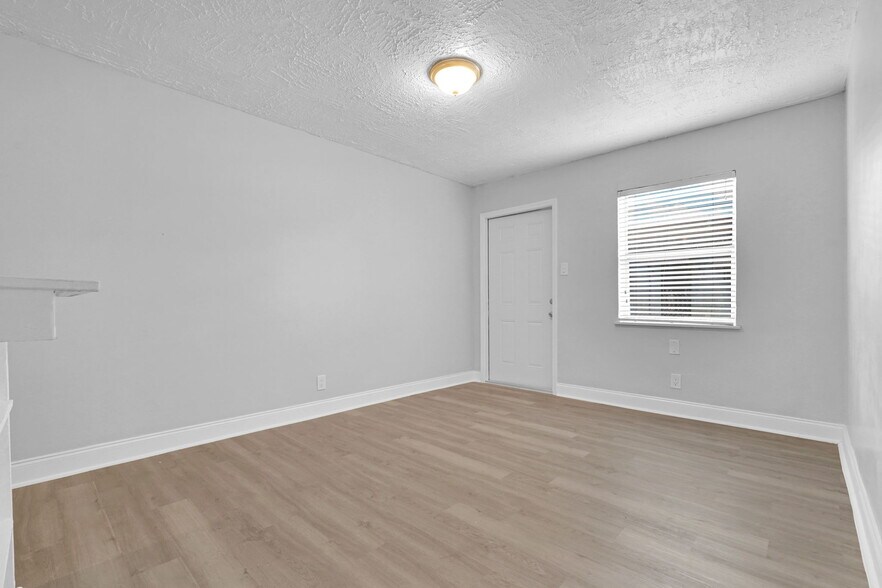 Building Photo - 746 SW 4th St