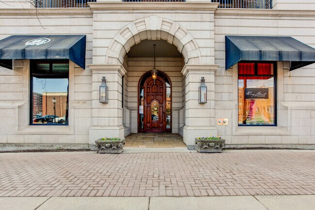 Primary Photo - 151 W Wing St