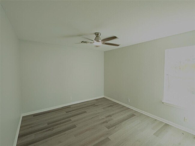 Building Photo - 2200 Magnolia Dr