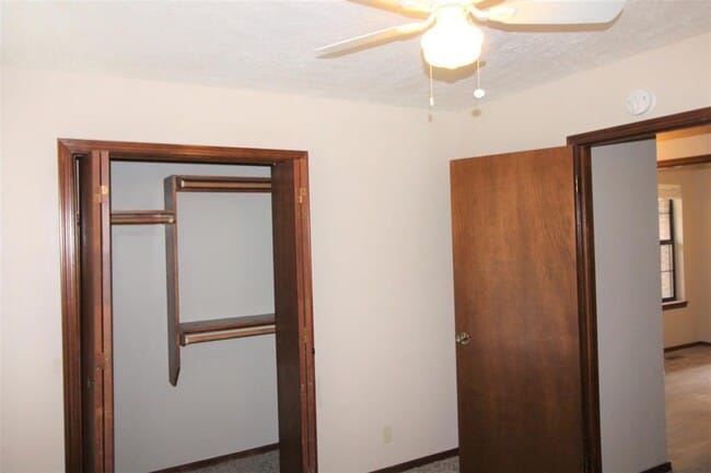 Building Photo - 225 Skylark Ct