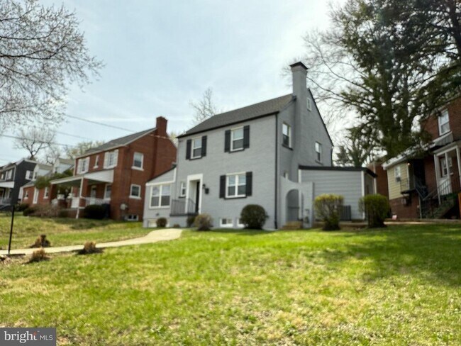 Building Photo - 3405 Carpenter St SE