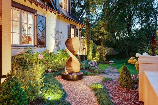 Building Photo - 3807 Harding Pl