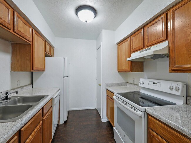 Building Photo - Spacious 3-Bedroom Apartments in Dallas – Starting at Just $1,350/Month
