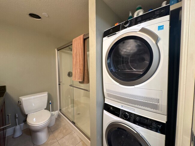Building Photo - 1 Bed / 1 Bath at the Belvedere Towers - Available in July!