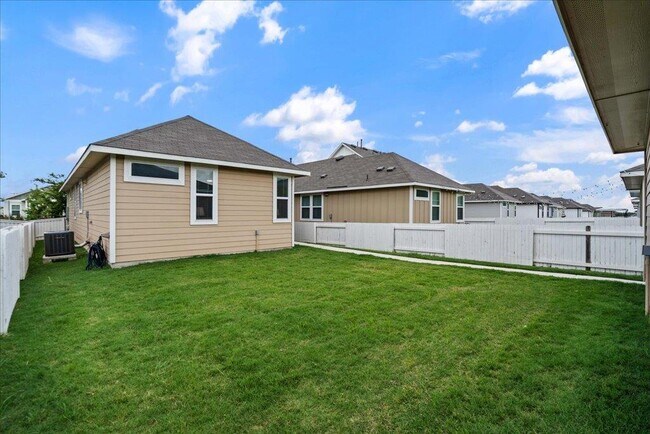Building Photo - 330 Hortus Dr