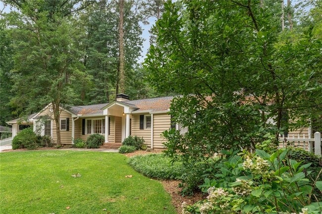 Building Photo - 2986 Mornington Dr NW