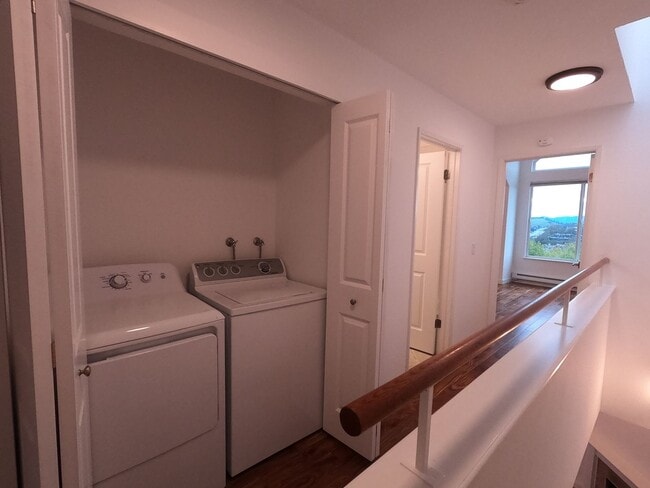 Building Photo - UPDATED TWO BED / TWO AND HALF BATH HEADLA...