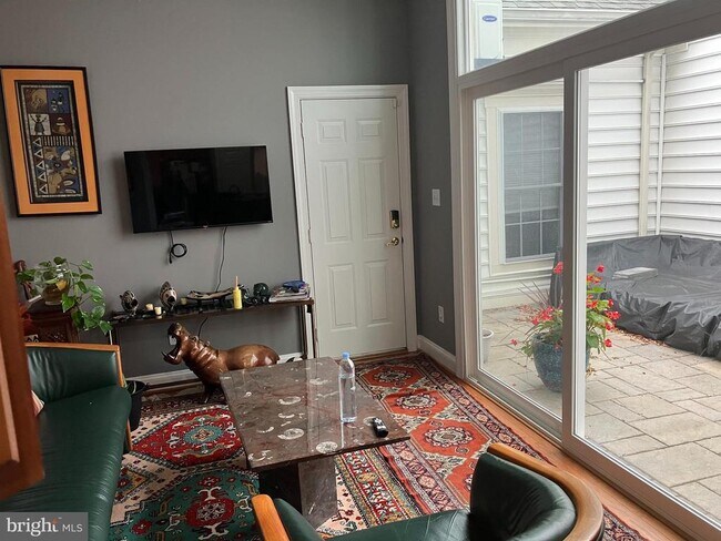 Building Photo - 913 Pleasant Dr