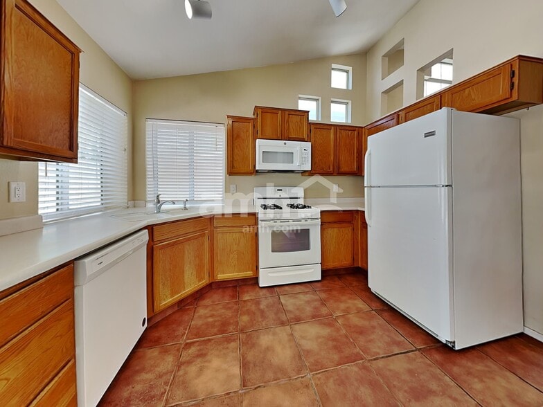 Building Photo - 1214 E Artesian Way
