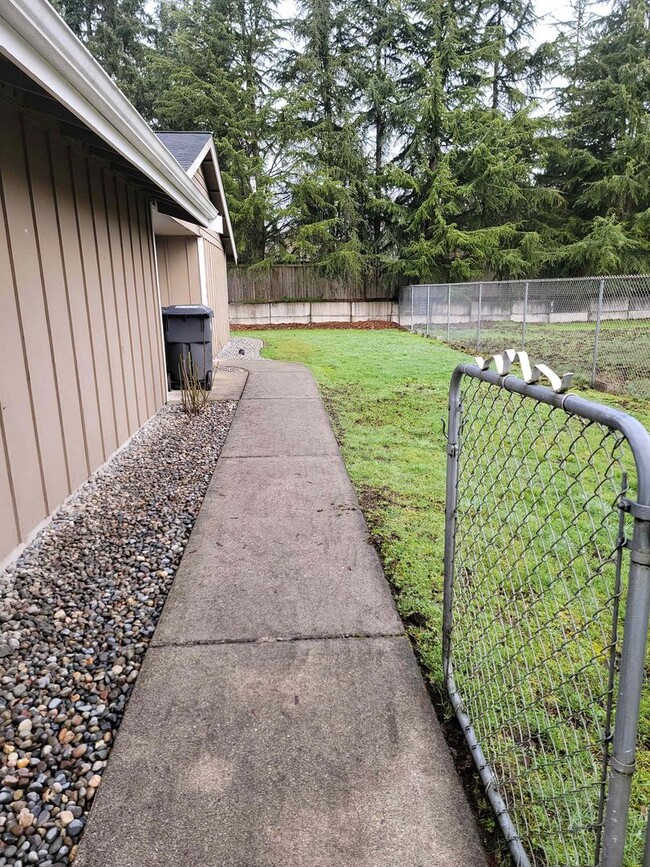 Building Photo - 5805-07 Mt Tacoma