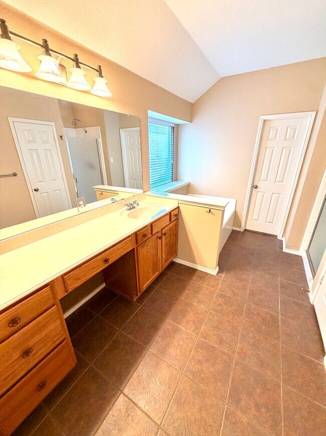 Building Photo - 1413 Lacewing Dr