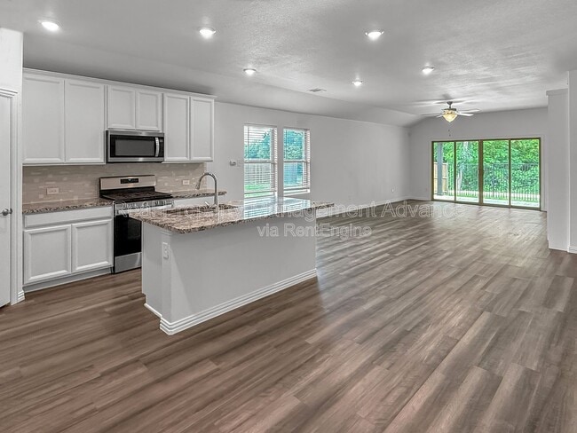 Building Photo - 579 White Water Dr