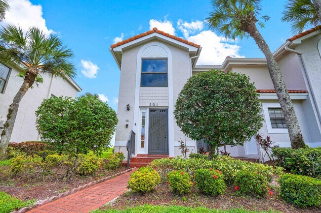 Primary Photo - 10910 Lakemore Ln