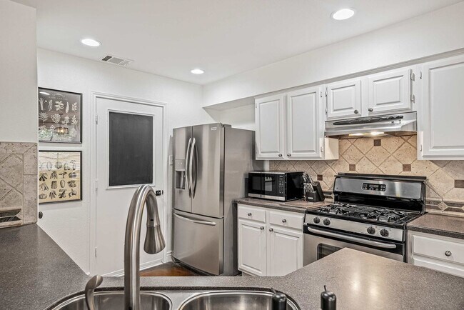 Building Photo - 7108 Dallas Dr