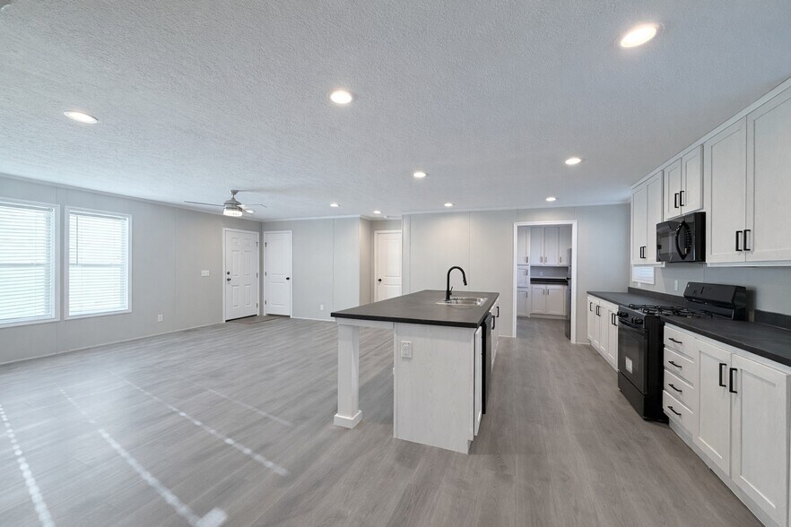 Building Photo - 29638 Danbury Ct