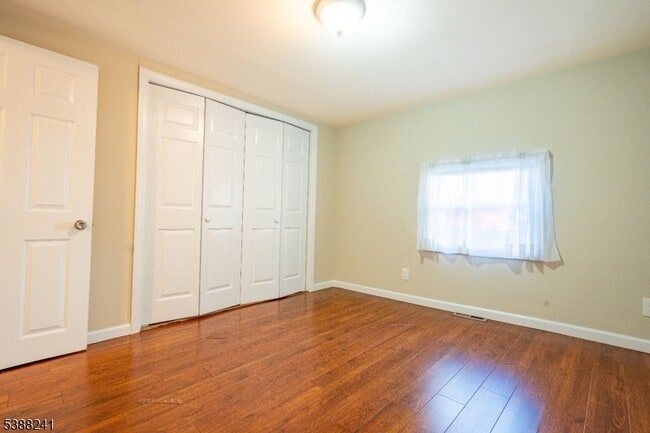 Building Photo - 354 Maxim Dr