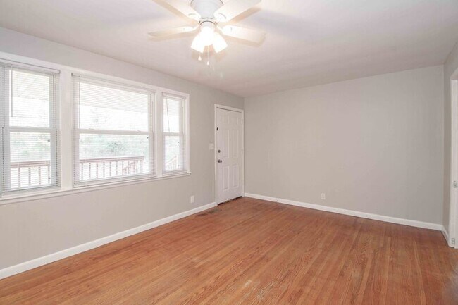 Building Photo - 402 Britton Springs Rd
