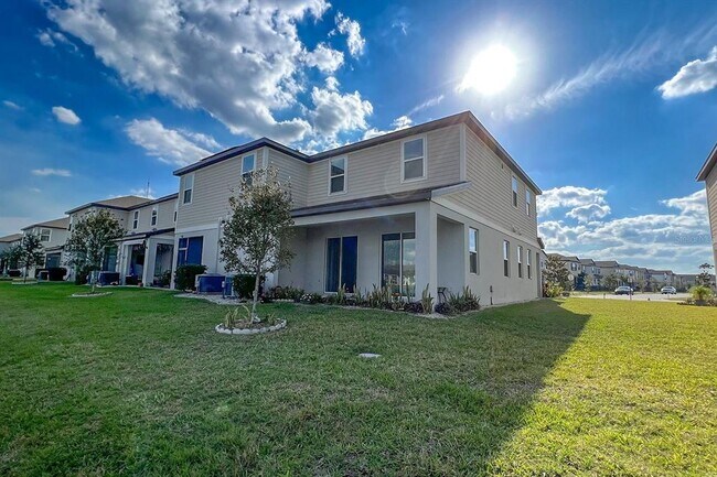 Building Photo - 15589 Willow Arbor Cir