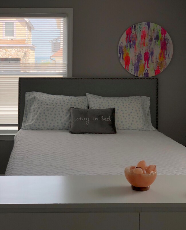 Bedroom 1 (Queen) - Beach views with closet and dresser - 840 E Broadway