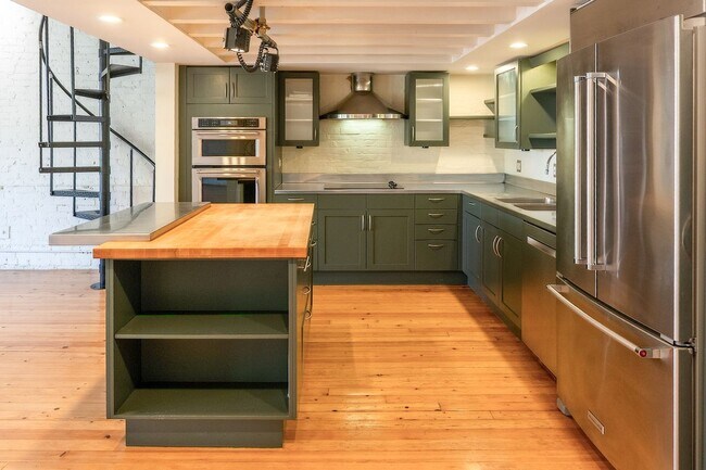Building Photo - 2bd/1ba Seattle Condo