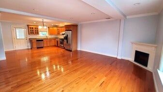 Building Photo - 6 Windsor Rd