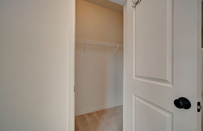 Building Photo - 3bd 2.5ba Daylight Ranch Home on Corner Lot