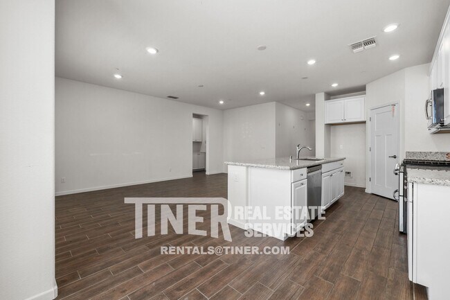 Building Photo - 8082 Avanti Dr