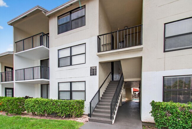 Building Photo - 708 Executive Center Dr
