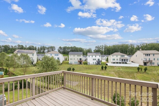 Building Photo - 17121 Carolina Pine Row