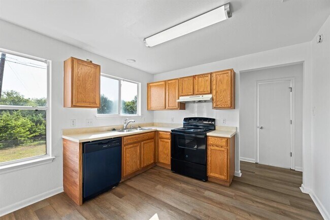 Building Photo - 722 Lavaca Loop