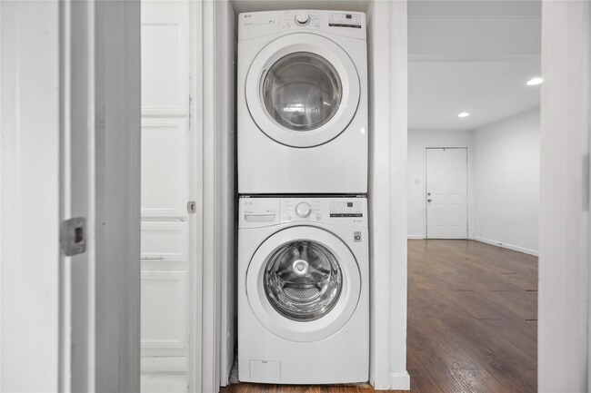 Building Photo - 4723 Aftonshire Dr