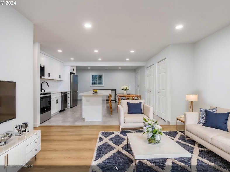 Building Photo - 3805 E 11th St