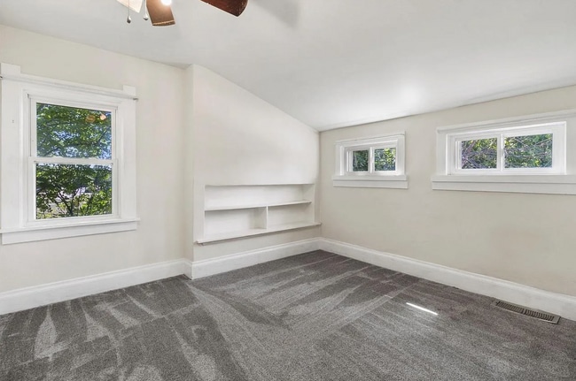 Building Photo - 1509 Kenosha SFH