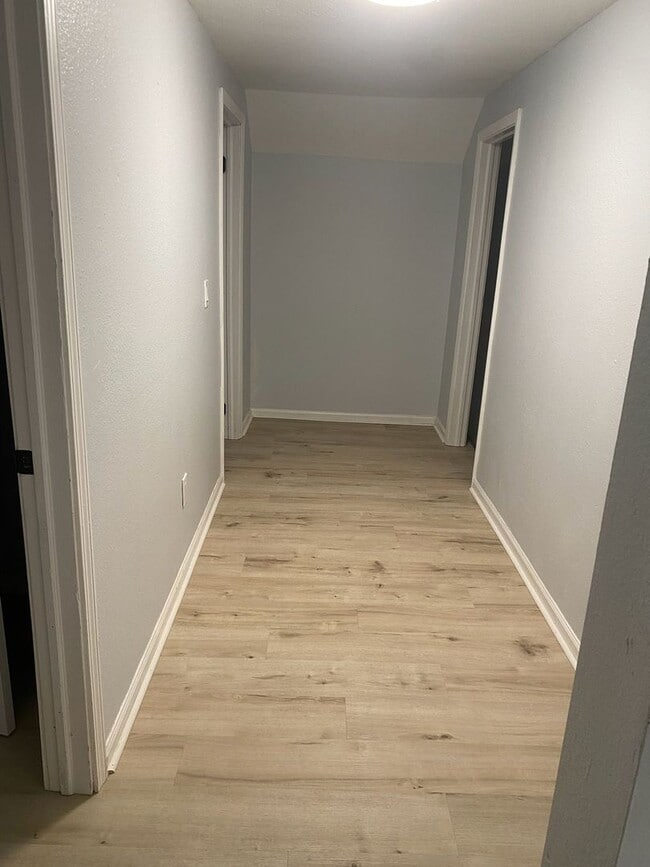 Building Photo - 4093 E 66th St