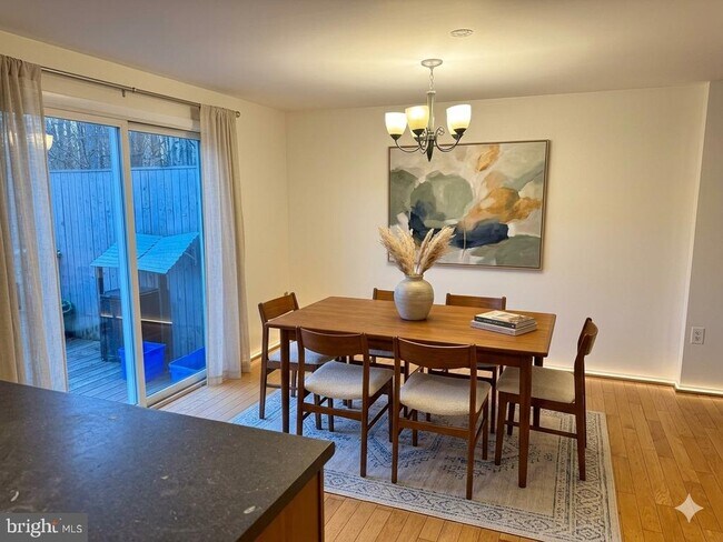 Building Photo - 14423 Pebble Hill Ln