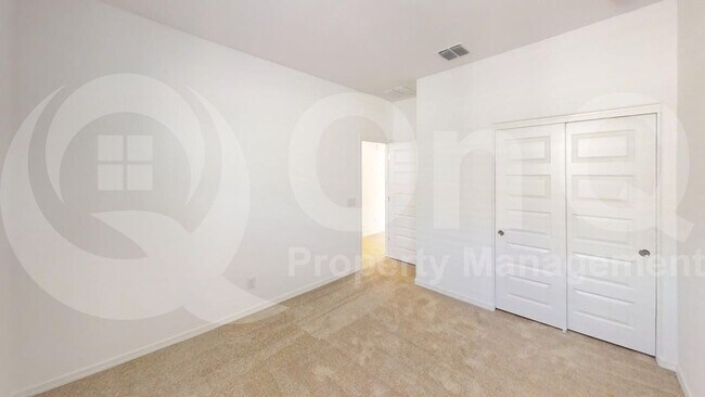 Building Photo - 8818 W Pasadena Ave